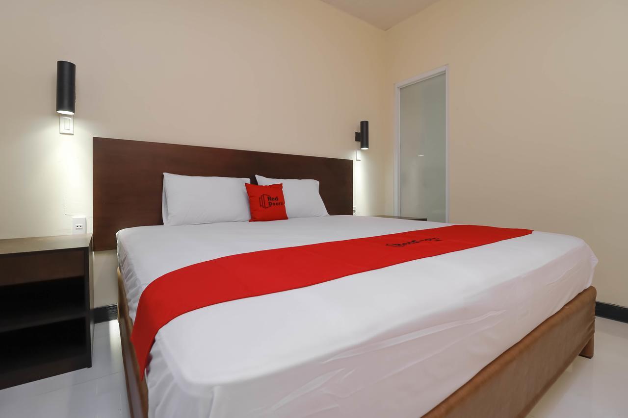 Reddoorz Plus Near Halim Perdanakusuma 2 Yakarta Exterior foto